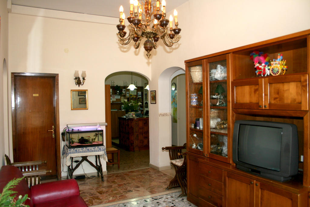 Hotel Gabry Монтеспертоли Екстериор снимка