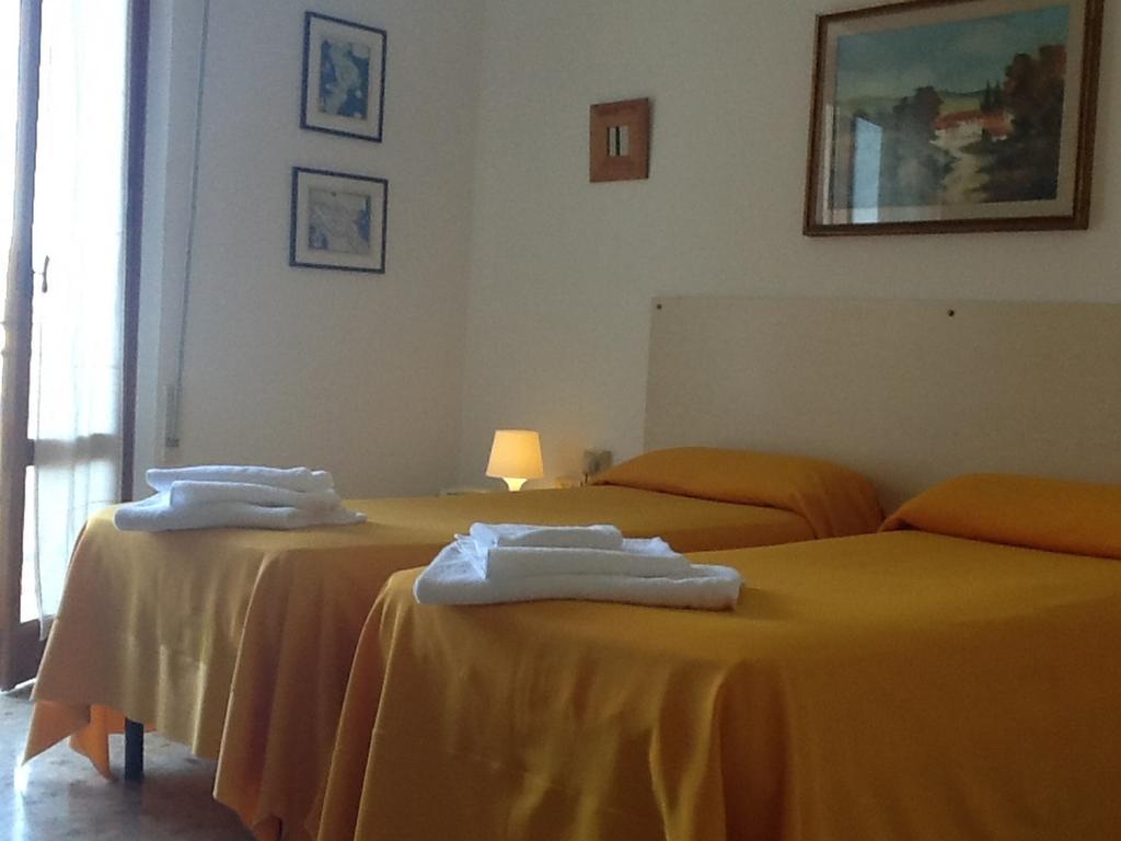 Hotel Gabry Монтеспертоли Стая снимка