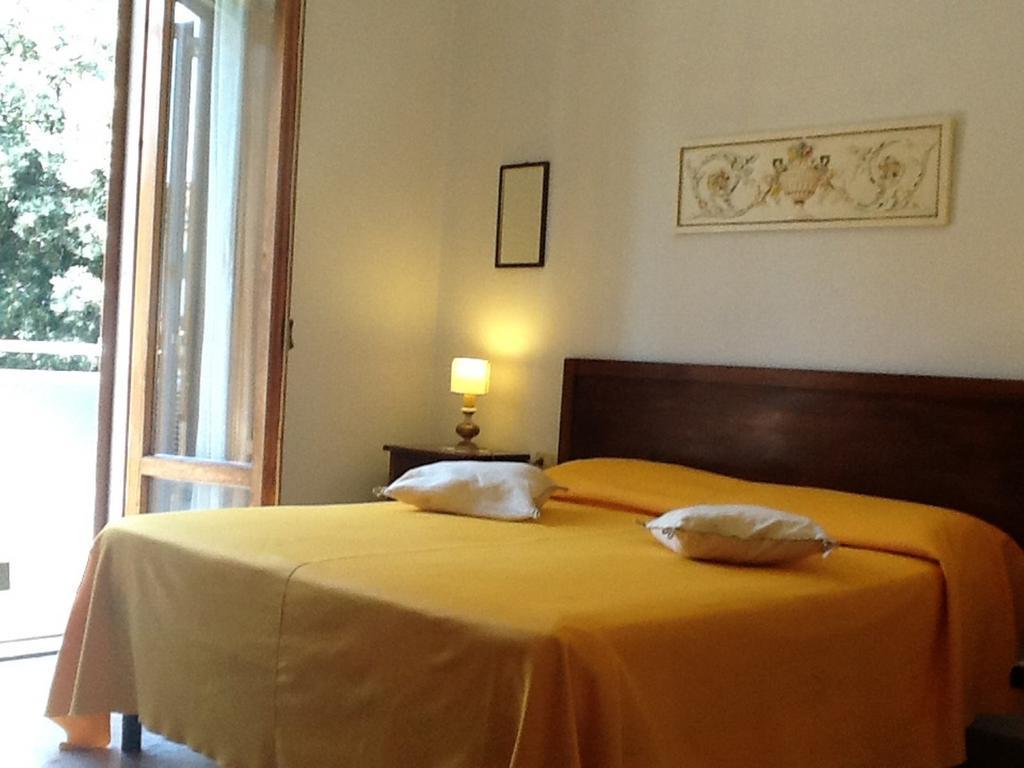 Hotel Gabry Монтеспертоли Стая снимка